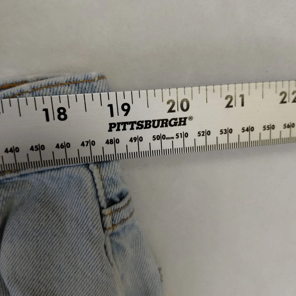 Vintage Levis 550 Relaxed Fit Light Wash Jeans Mens 40x30 Made in USA Blue